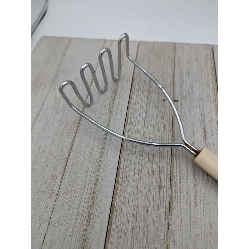 Vintage Ekco Potato Vegetable Masher Stainless Steel Almond Handle Utensil 9 1/2 - Picture 6 of 6
